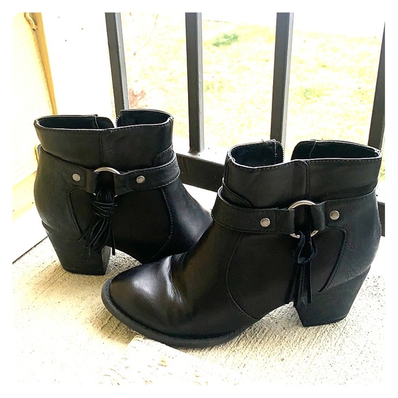 American Eagle Outfitters Shoes - ❤️ American Eagle Outfitters black booties